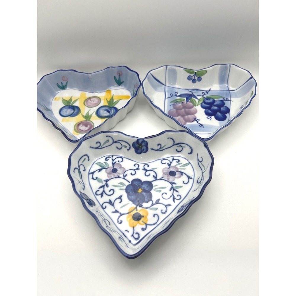 Vintage Heart Shaped Ceramic‎ Trinket Dishes Set of 3 Fruit Floral Blue White